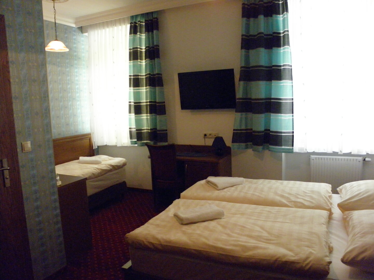 Pok&oacute;j trzyosobowy (double+single)